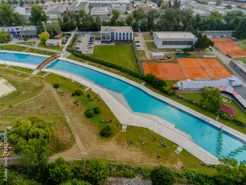 Das Freibad Riviera in Brünn von oben, Tschechische Republik