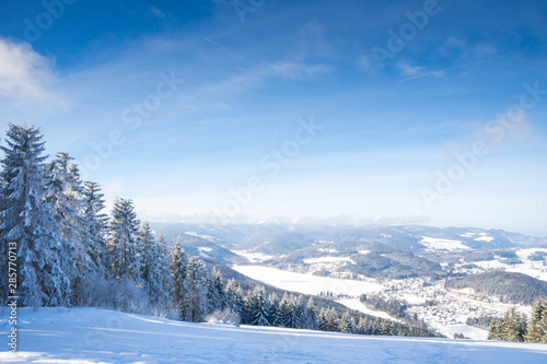 Winterurlaub und Wandern in Lenzkirch im Schwarzwald bei Schnee © Julia Hermann