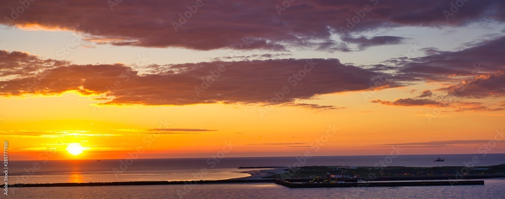 Fototapeta premium Heligoland - island dune - sunrise