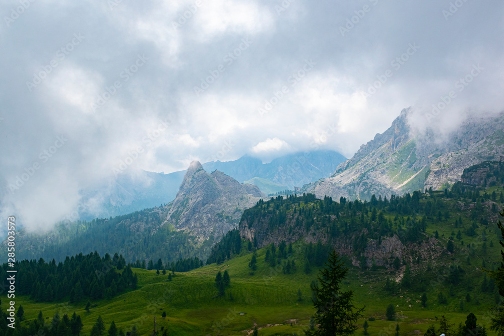 Fototapeta premium chmury na cztery Dolomity