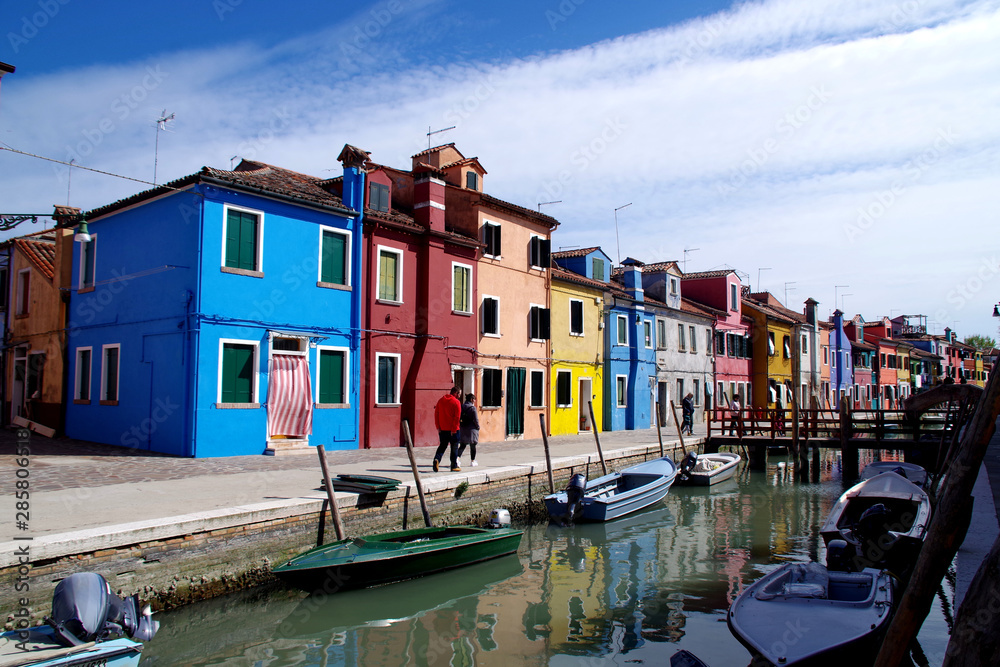 Obraz premium ブラーノ島 海と運河と街並み