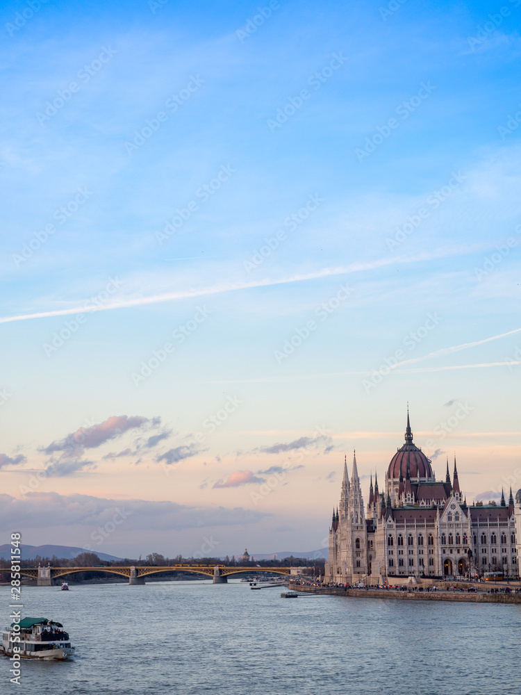 Obraz premium The Hungarian Parliament Building, also known as the Parliament of Budapest after its location, is the seat of the National Assembly of Hungary, a notable landmark of Hungary and a popular tourist