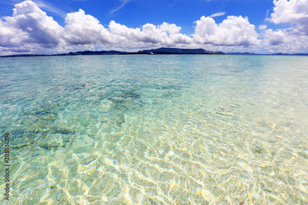 透明で美しい沖縄の海