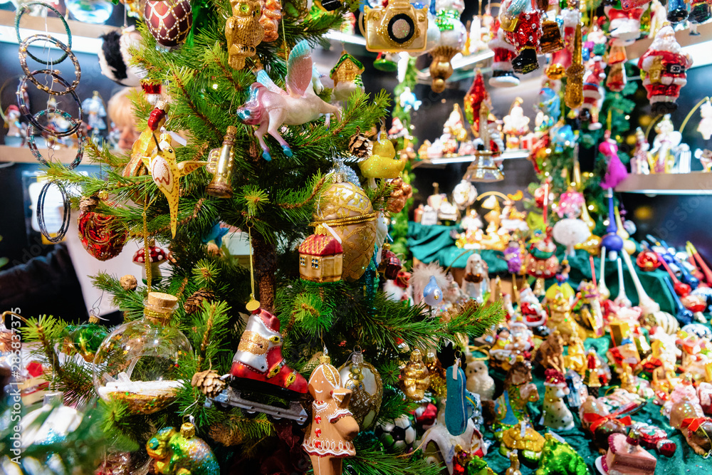 Naklejka premium Glass Christmas tree decorations at Christmas market at Germany