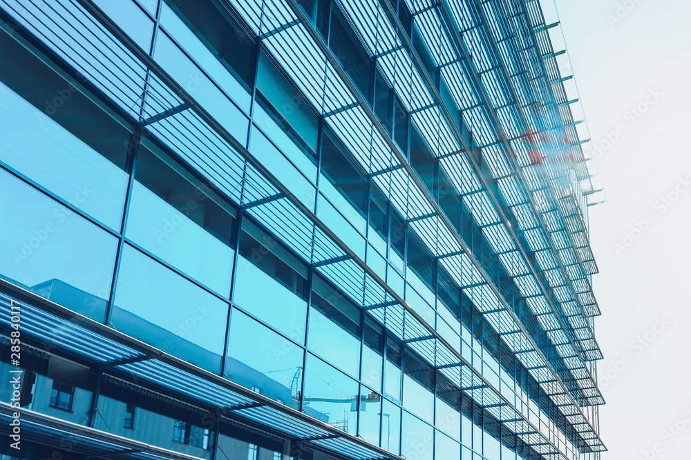 Obraz premium Windows of futuristic metal and glass skyscraper building