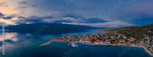 Fototapeta Naklejka Na Ścianę i Meble -  Old coastal town in Croatia, aerial view of Vinjerac