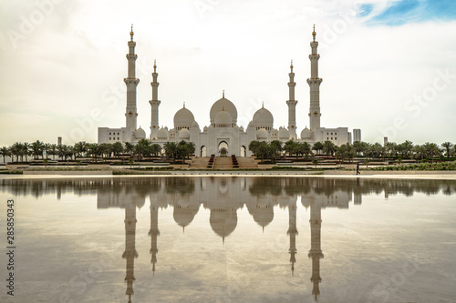 Sheik Zayed Mosque with reflection in Abu Dhabi, UAE