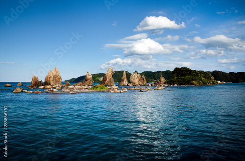 橋杭岩