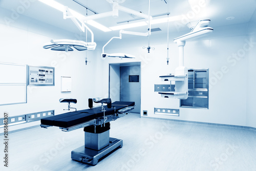 Fotografia Interior of operating room in modern clinic