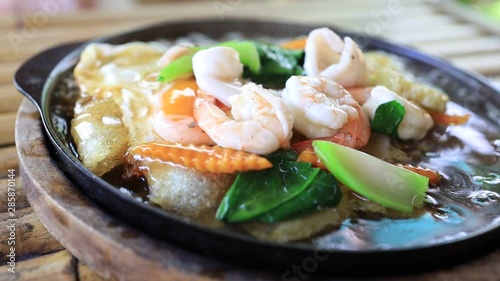 Seafood noodles on a hot pan