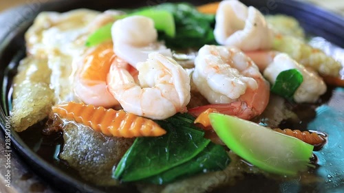 Seafood noodles on a hot pan