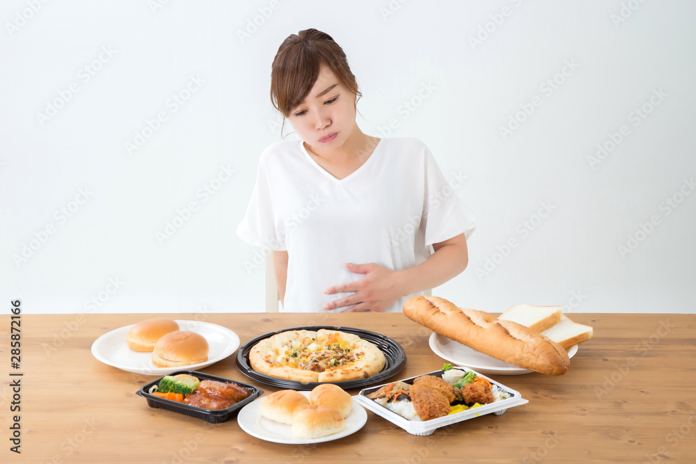 食べる女性 食べる女性