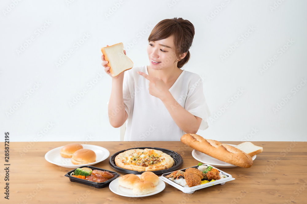食べる女性 食べる女性