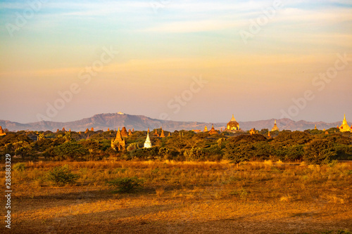 A beautiful view of a sunrise in Bagan, Myanmar © joseduardo