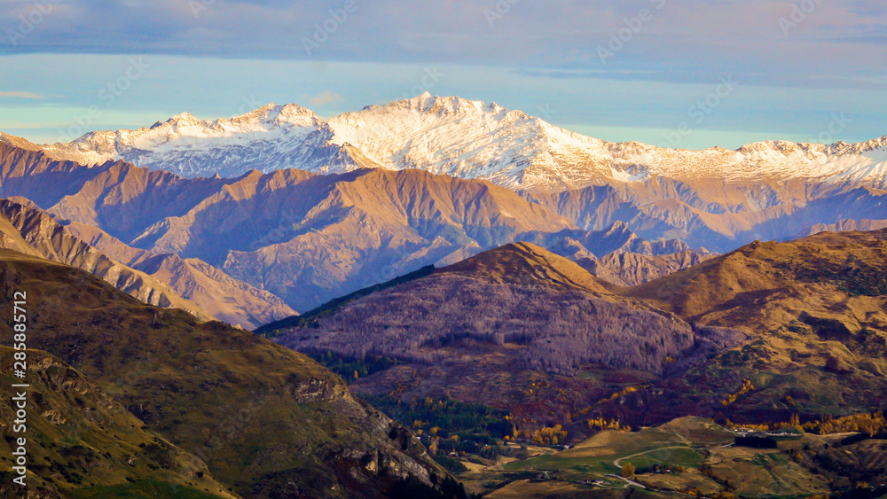 Beautiful scenery with lakes and mountains on the South Island of New Zealand.