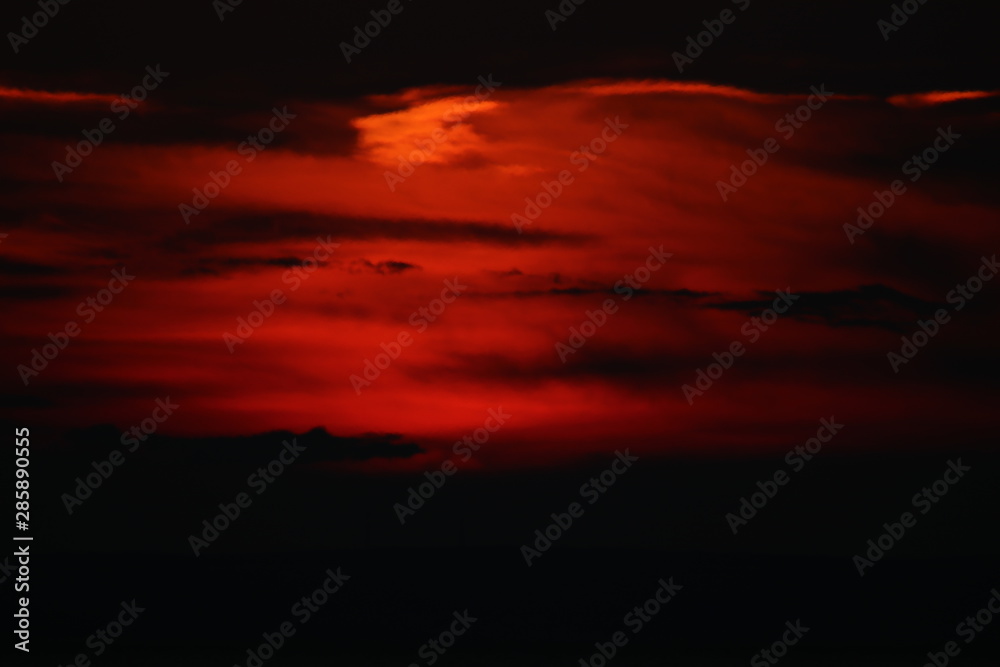 Fototapeta premium Sonnenuntergang, Abendrot, glühender Himmel, Sonne, Abendsonne, Himmel, 