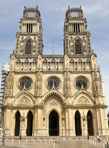 Façade de la Cathédrale Sainte-Croix à Orléans, Loiret, France