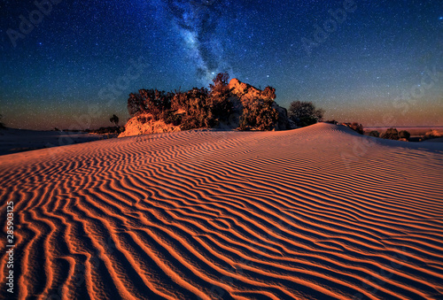 Valokuvatapetti Sand dunes under starry night sky
