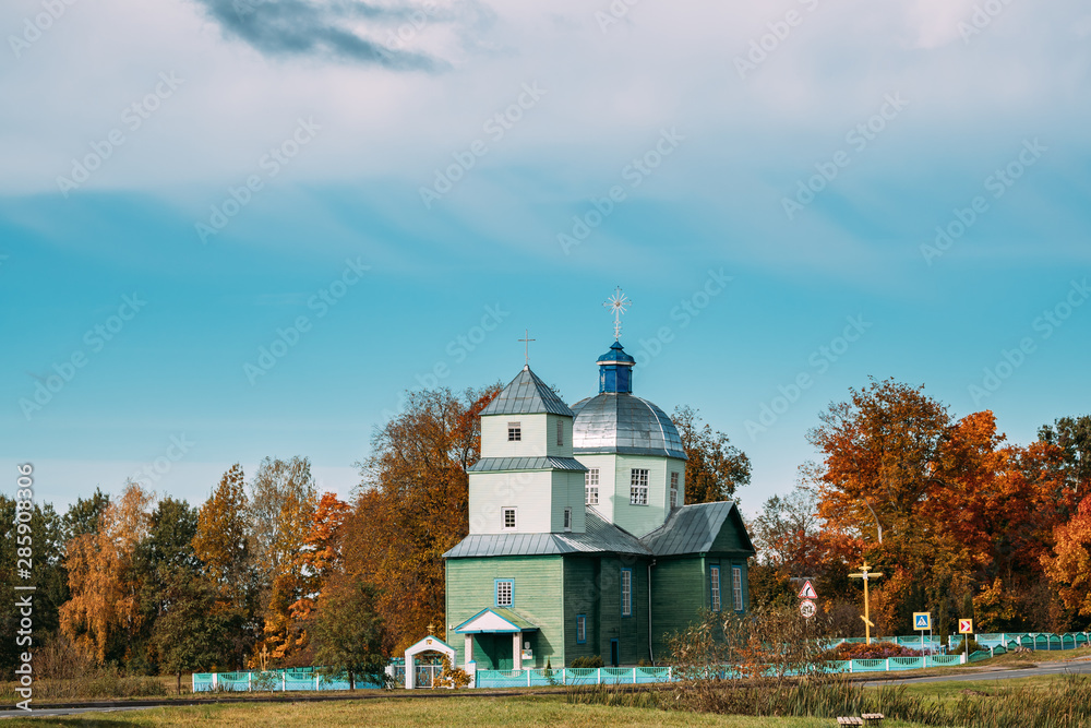 Obraz premium Porplishte, Dokshitsy District, Vitsebsk Region, Belarus. Old Wooden Church of Transfiguration. Famous Landmark