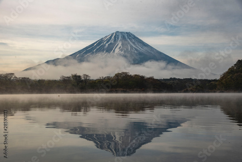 精進湖 富士山