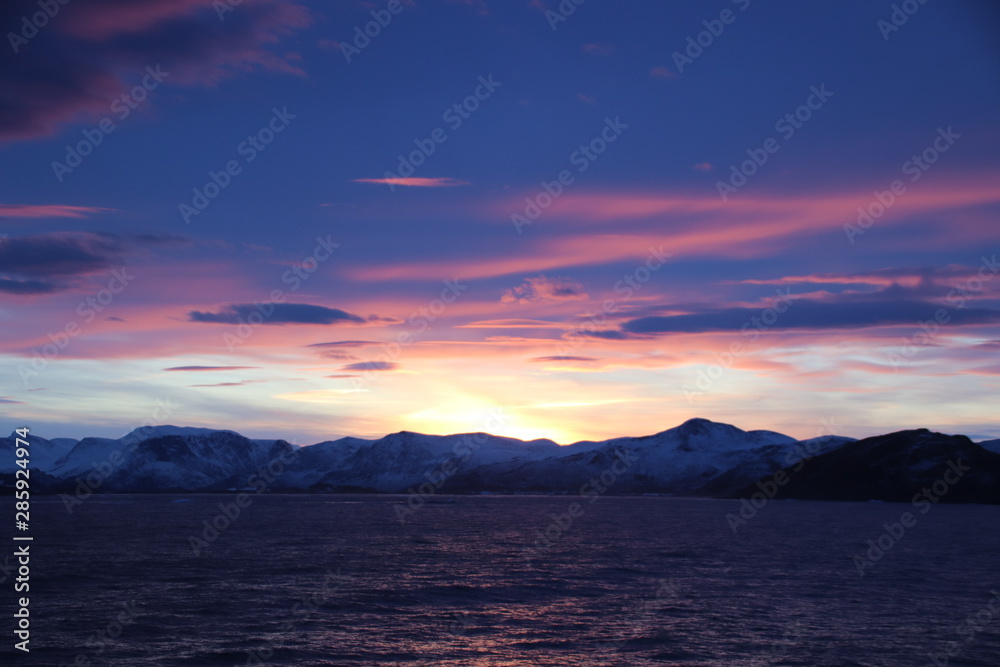 Sonnenuntergang im Winter in Norwegen