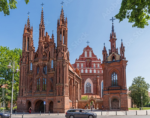 Vilnius – St. Anne´s church and church of St. Francis and St. Bernard © majonit