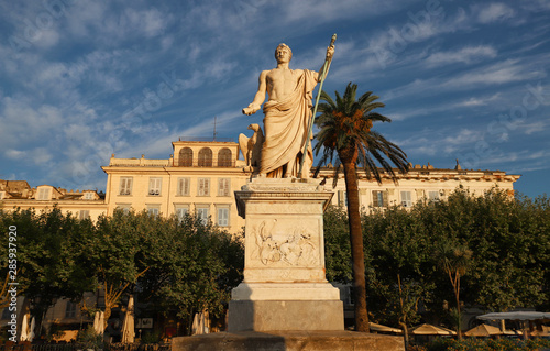 Canvas Print The front view of the statue of Napoleon in roman costume on Place St