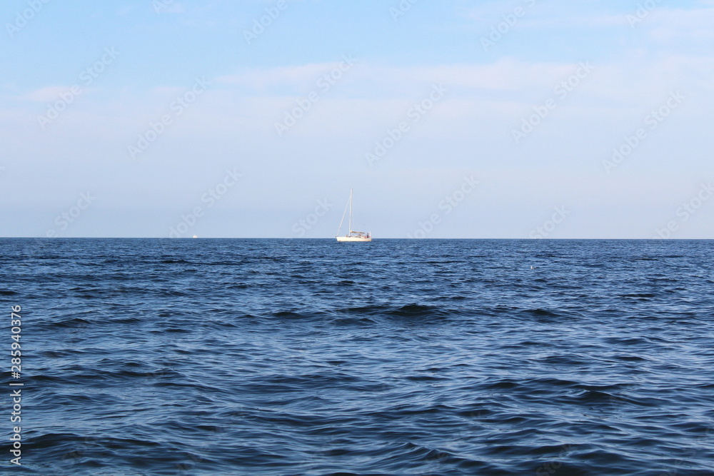 Obraz premium Ship on the sea