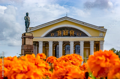 Принти на полотні Monument to Soviet statesman Sergei Kirov near old musical drama theater