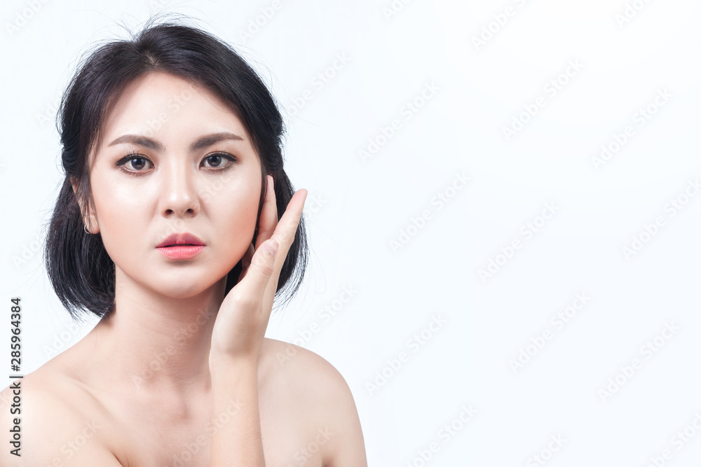 Glamour portrait of beautiful woman model with fresh daily makeup and short hairstyle. Fashion shiny highlighter on skin, sexy gloss lips make-up Glamour portrait of beautiful woman model with fresh daily makeup and short hairstyle. Fashion shiny highlighter on skin, sexy gloss lips make-up