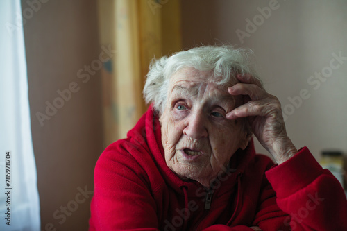 Retired elderly woman says sitting in the house. © De Visu