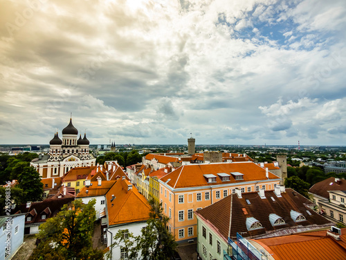 Obraz na płótnie Beautiful skyline of Tallinn old town featuring Alexander Nevsky Cathedral w salonie