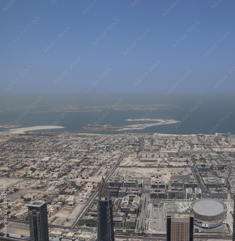 Panorama urbain à Dubaï, Émirats arabes unis Panorama urbain à Dubaï, Émirats arabes unis