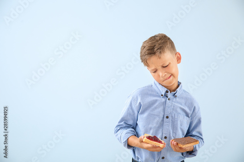 Funny little boy choosing b...
