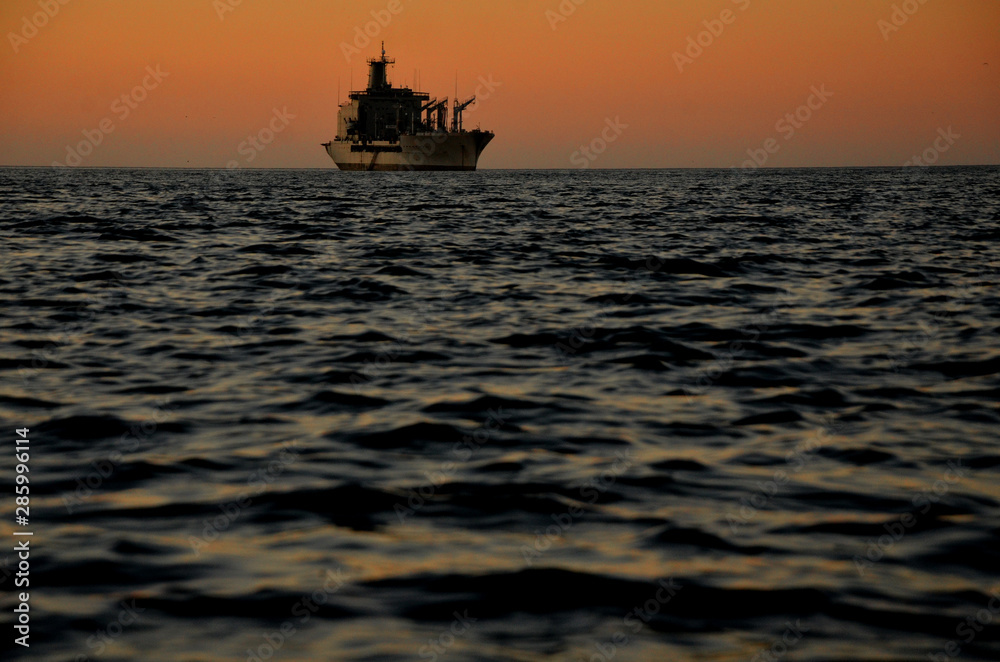 Obraz premium lighthouse at sunset