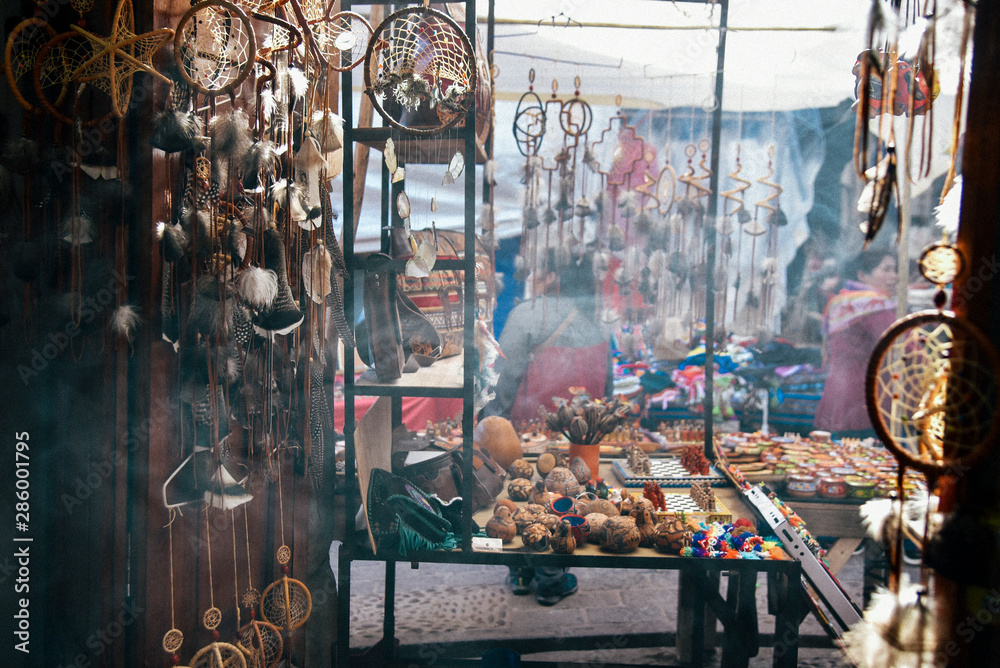 Weekend market in Pisac, Peru  - obrazy, fototapety, plakaty 