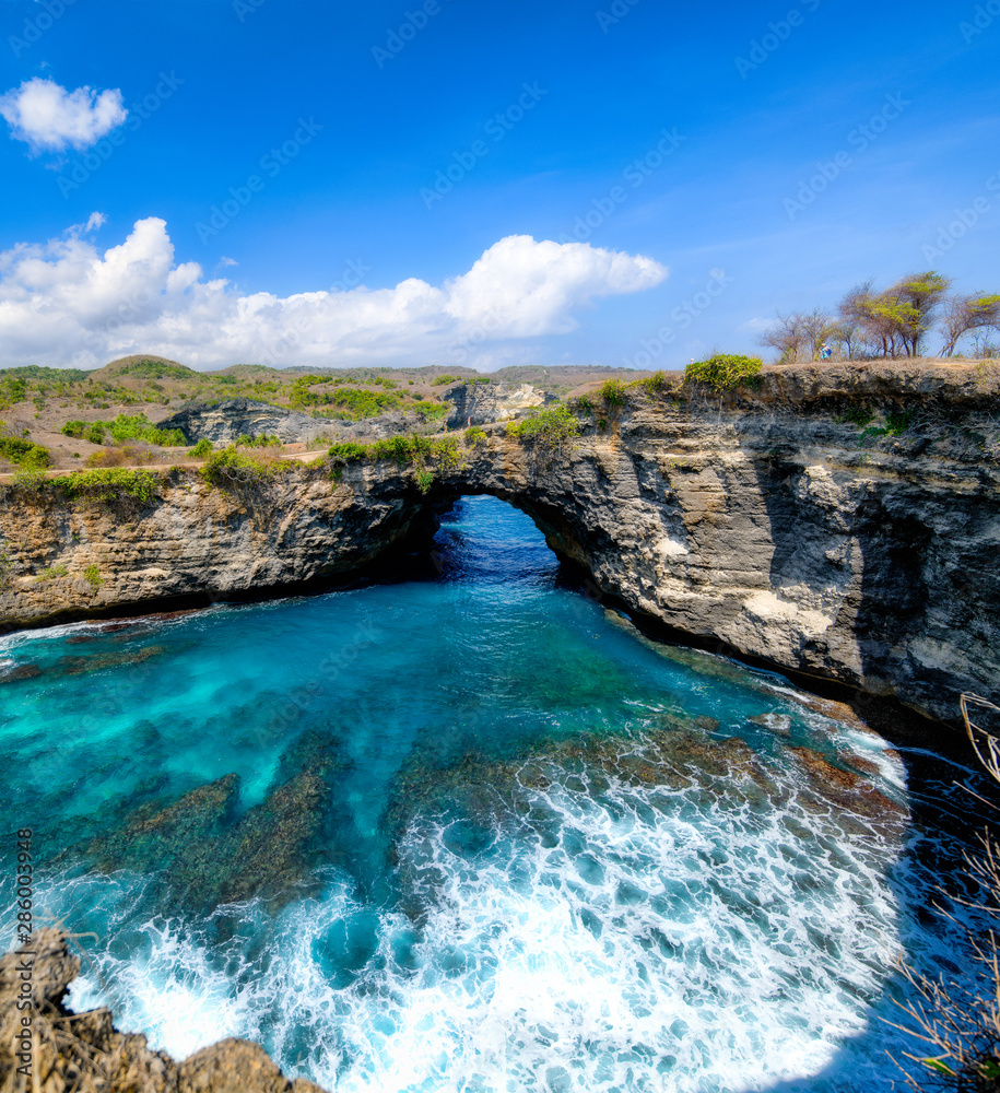 Fototapeta premium Angel's Billabong, the natural pool on the island of Nusa Penida, Klingung regency, Bali, Indonesia.