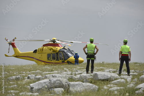 elicottero della protezione civile durante una esercitazione photo