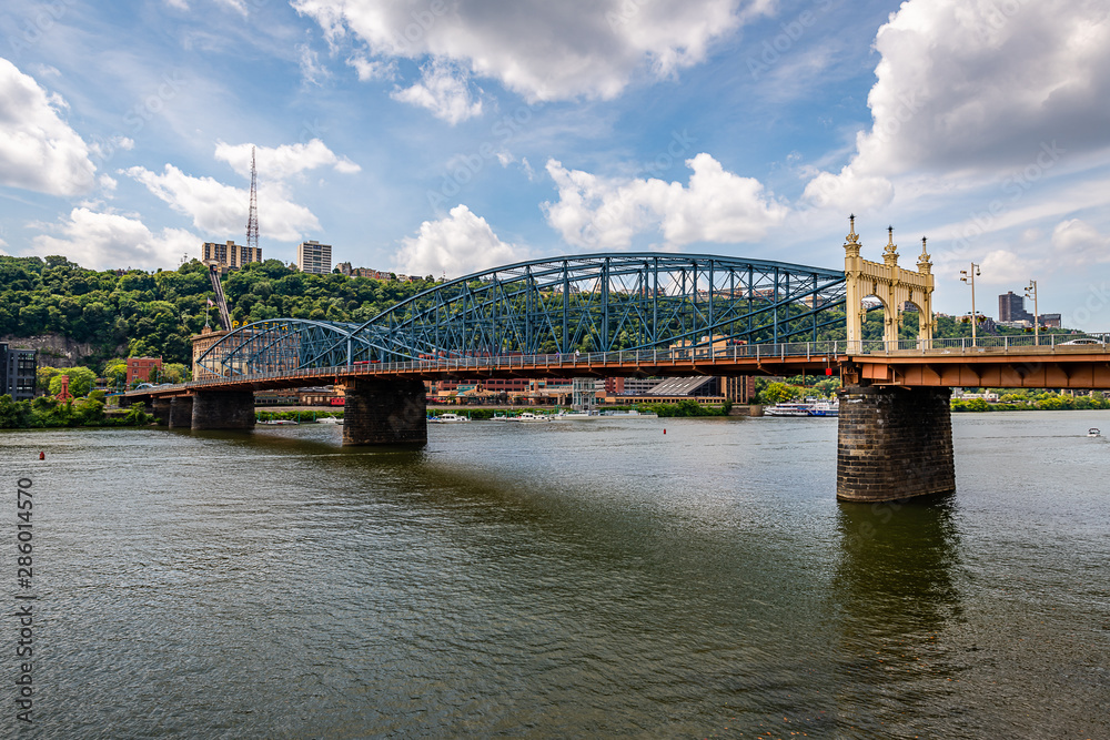 Fototapeta premium Vistas of Pittsburgh, Pennsylvania