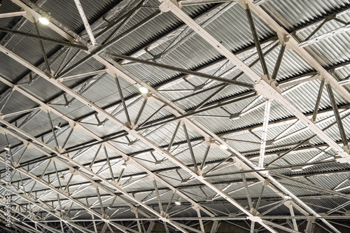 Metal trusses covering an industrial long-span building with indoors floodlights