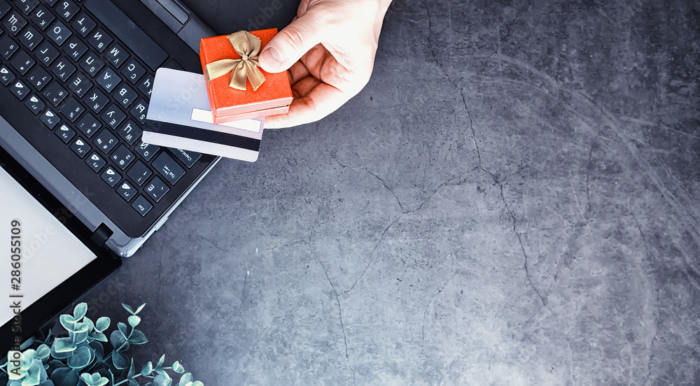 Obraz premium Shopping concept. Supermarket trolley and gifts on the background.