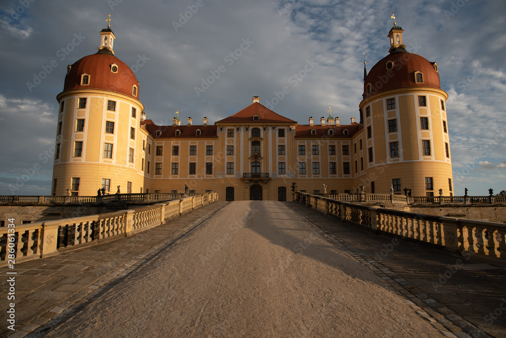 Beim Schloss Moritzburg