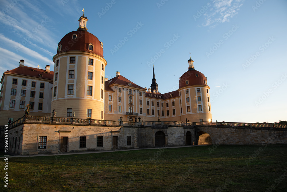 Beim Schloss Moritzburg