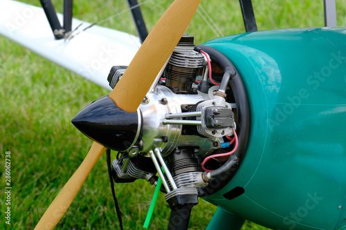 Εκτύπωση καμβά Model aircraft propeller engine fiotted to radio controlled model