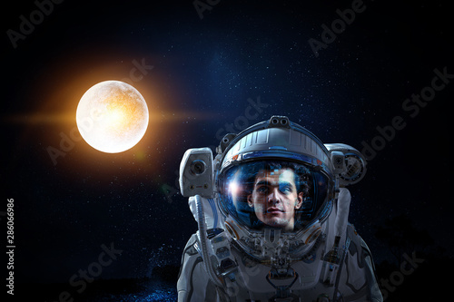 Fototapeta Naklejka Na Ścianę i Meble -  Spaceman on full Moon sky background