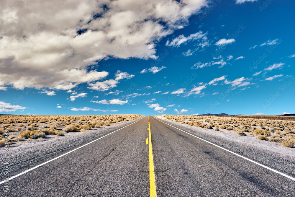 Naklejka premium Open highway in California, USA.