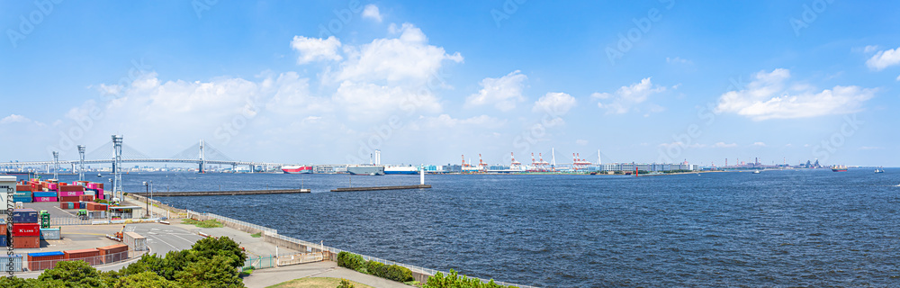 横浜港シンボルタワーから見た横浜港