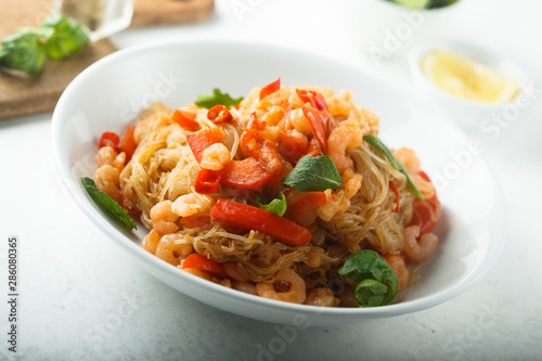 Noodles with shrimps and chili