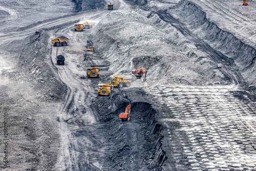 Large quarry with many horizons and ledges.