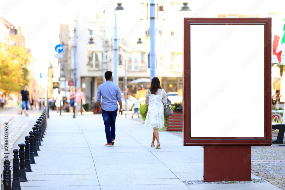 Bilbord reklamowy w centrum miasta Wrocław. - obrazy, fototapety, plakaty 